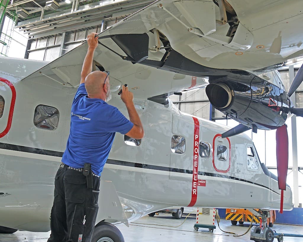 MRO